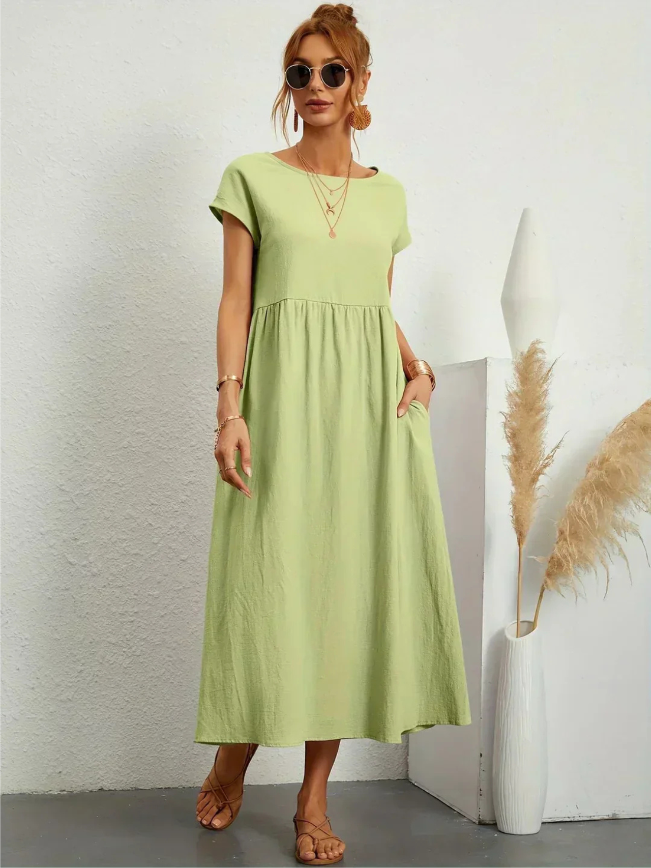 Marianne | Woman's Elegant Round Neck Dress